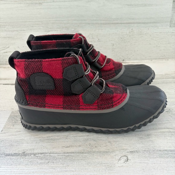 Sorel Shoes - Sorel Red and Black Ankle Boots